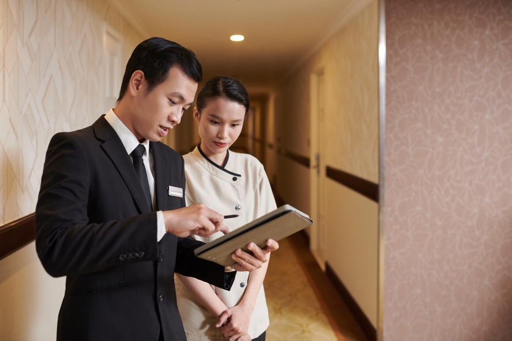 hotel manager with good communication skills