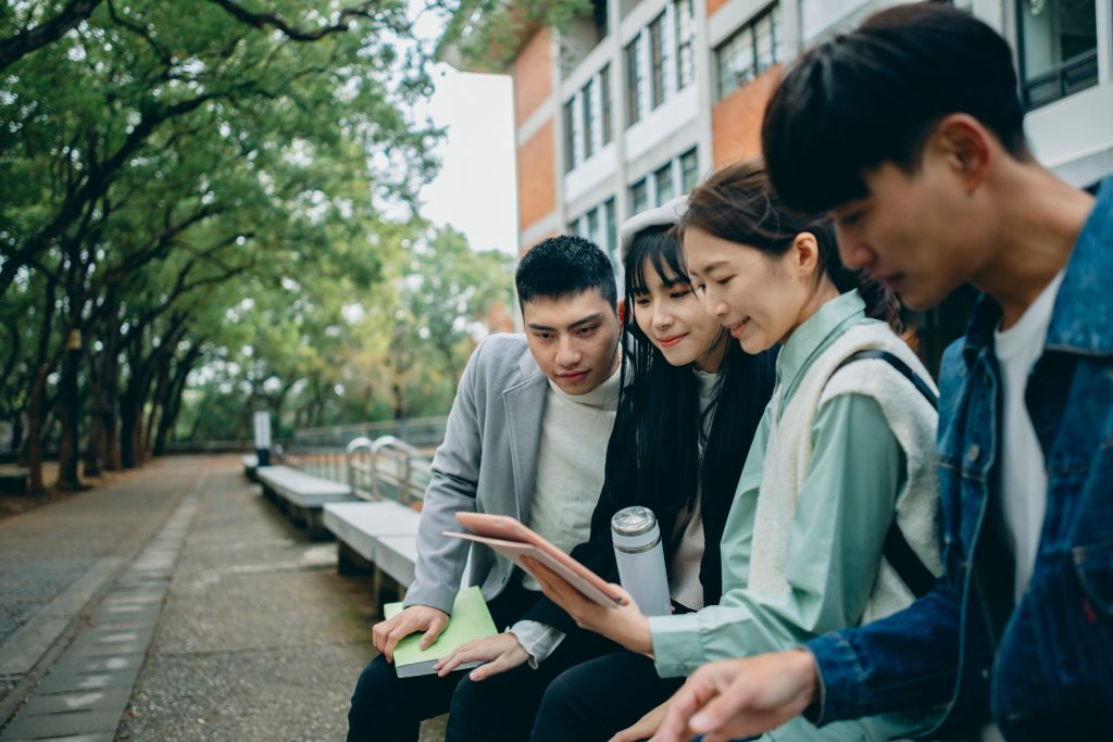 college students studying a diplomacy subject