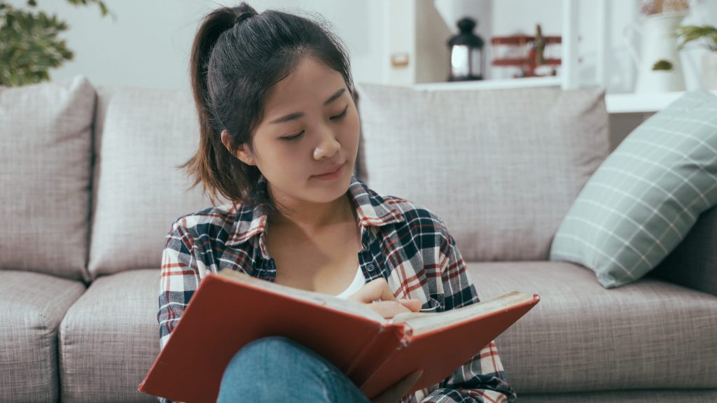 an english major writing her notes